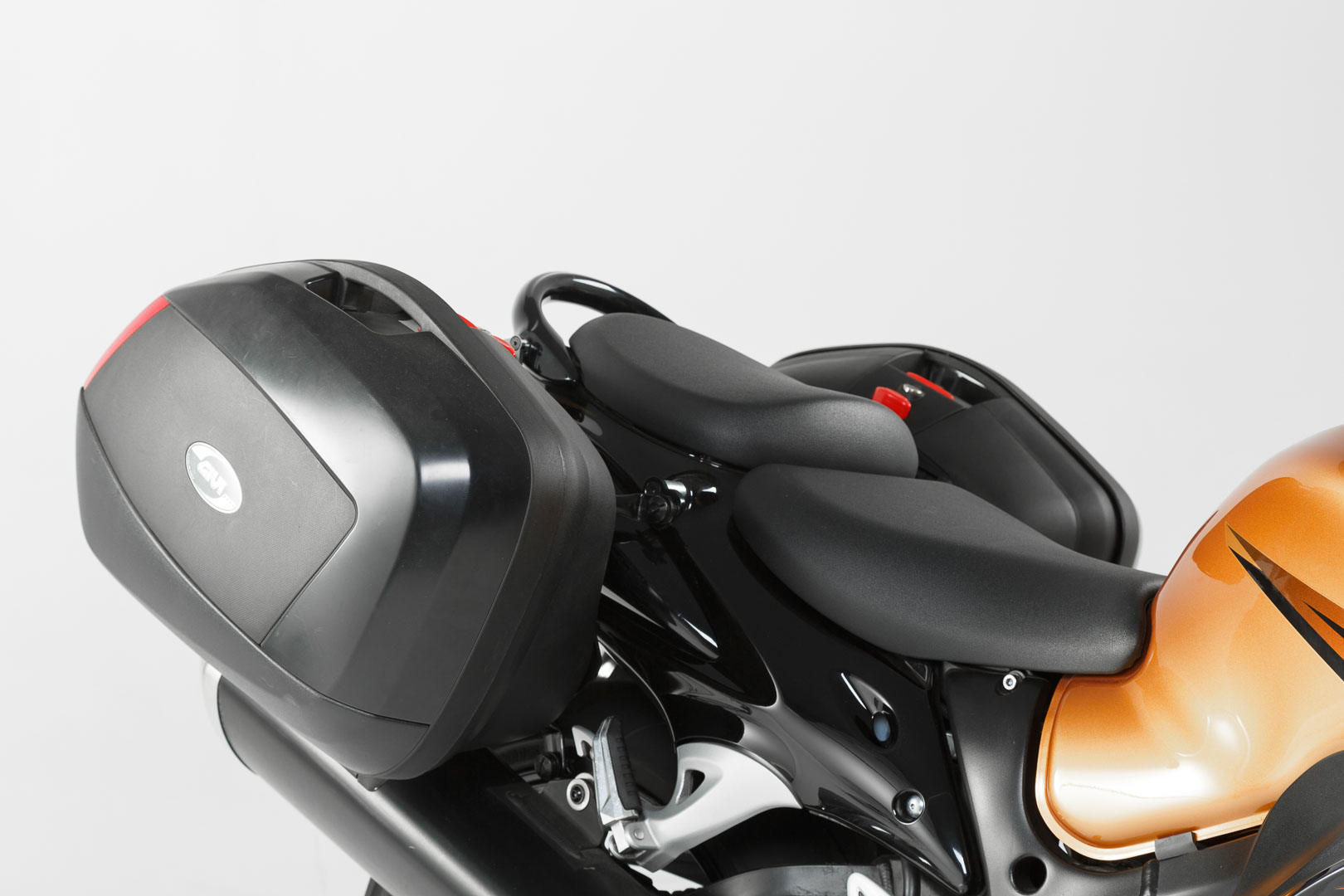 EVO profile carrier – Black. Suzuki GSX 1300 R Hayabusa (08-20).