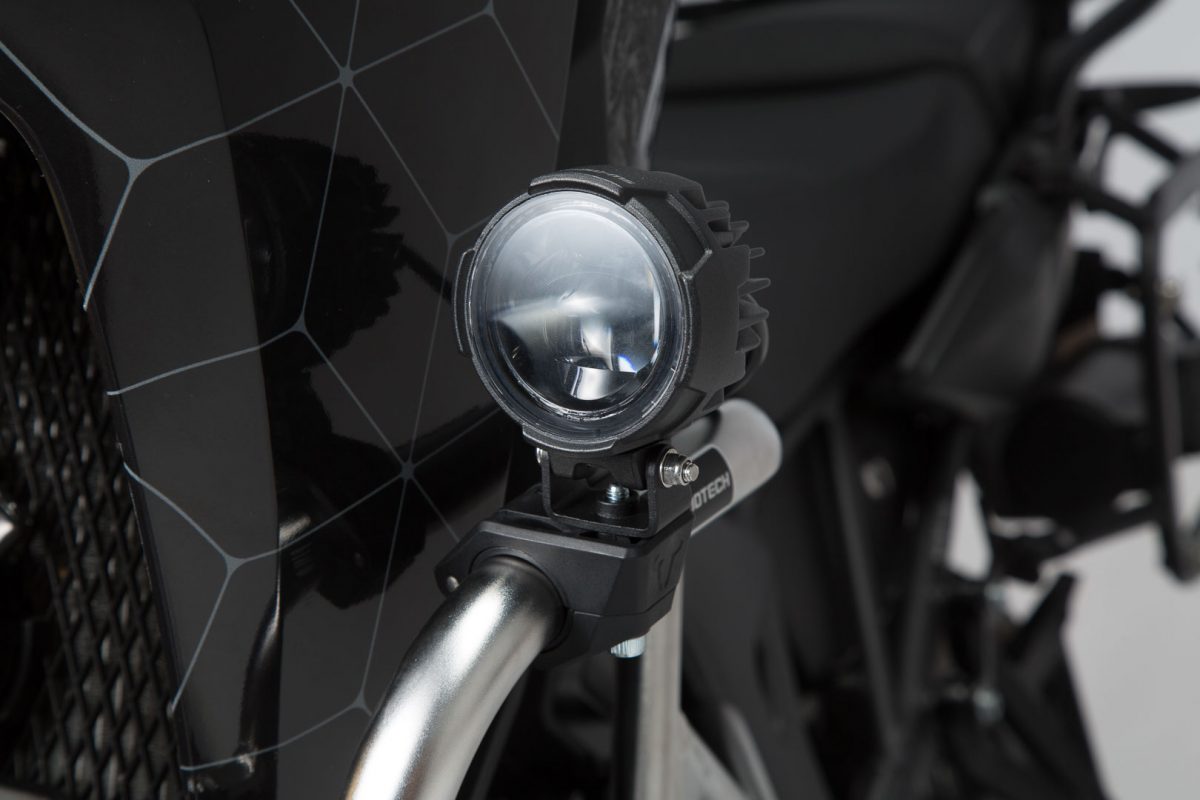 Crash bar clamps for lights – Black. For Ø 22/25,4/26/27/28 mm crash bars.