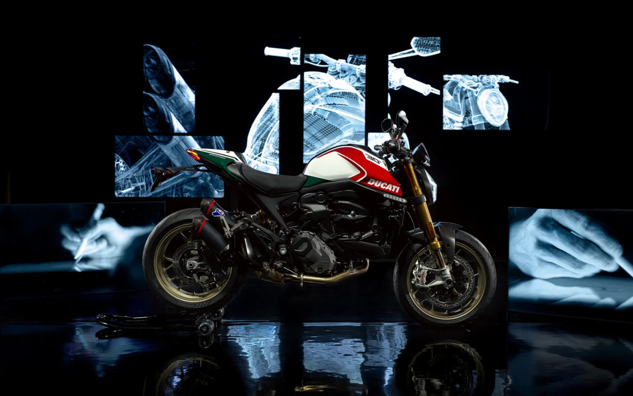 Ducati-Monster-30-anniversario-MY24-overview-hero-1600x1000-02
