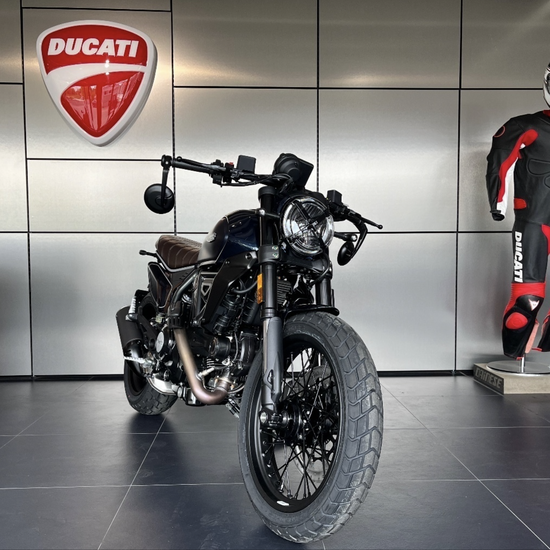 Ducati Scrambler 800 Nightshift 2025