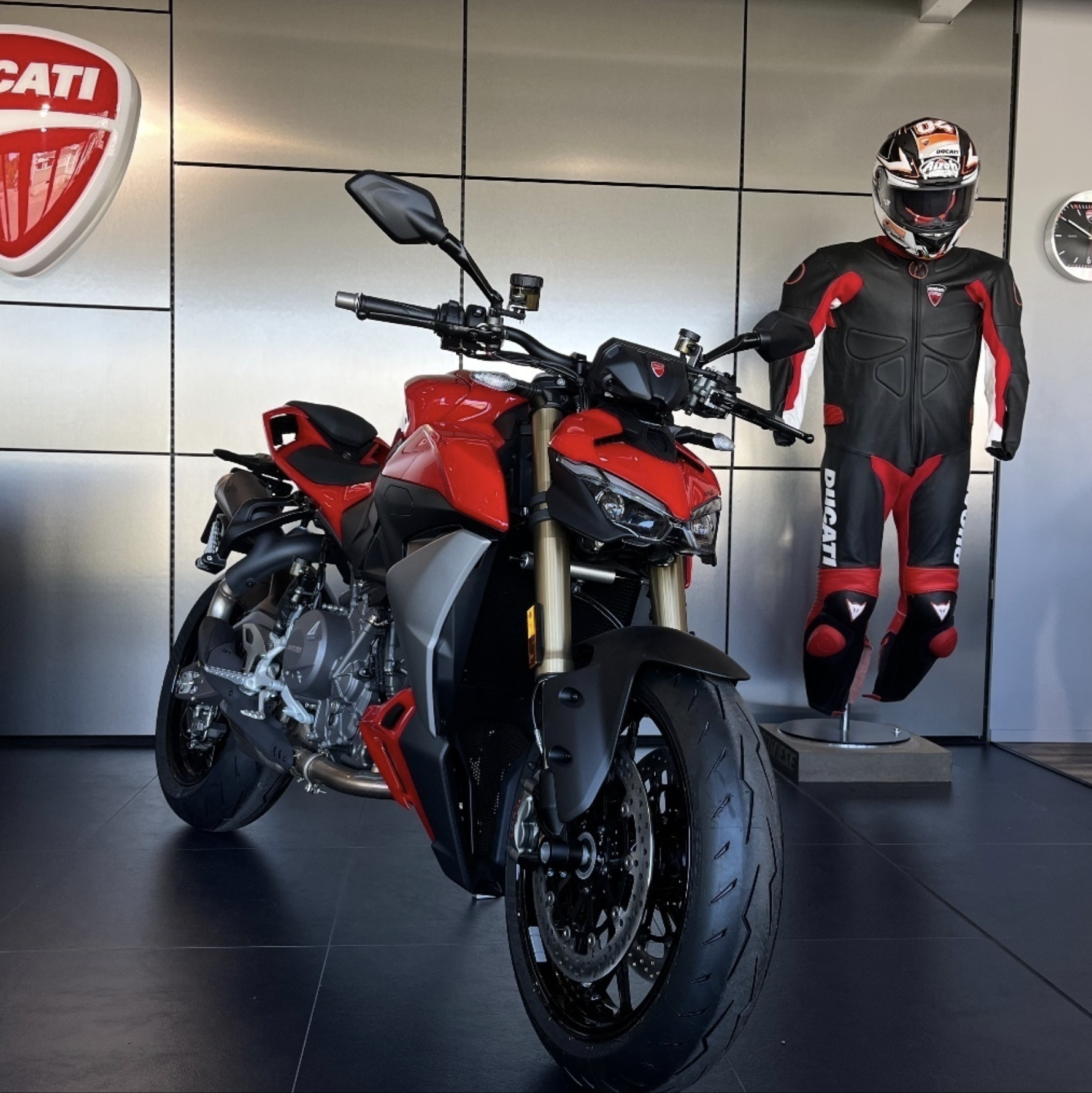 Ducati Streetfighter V2 S 2025