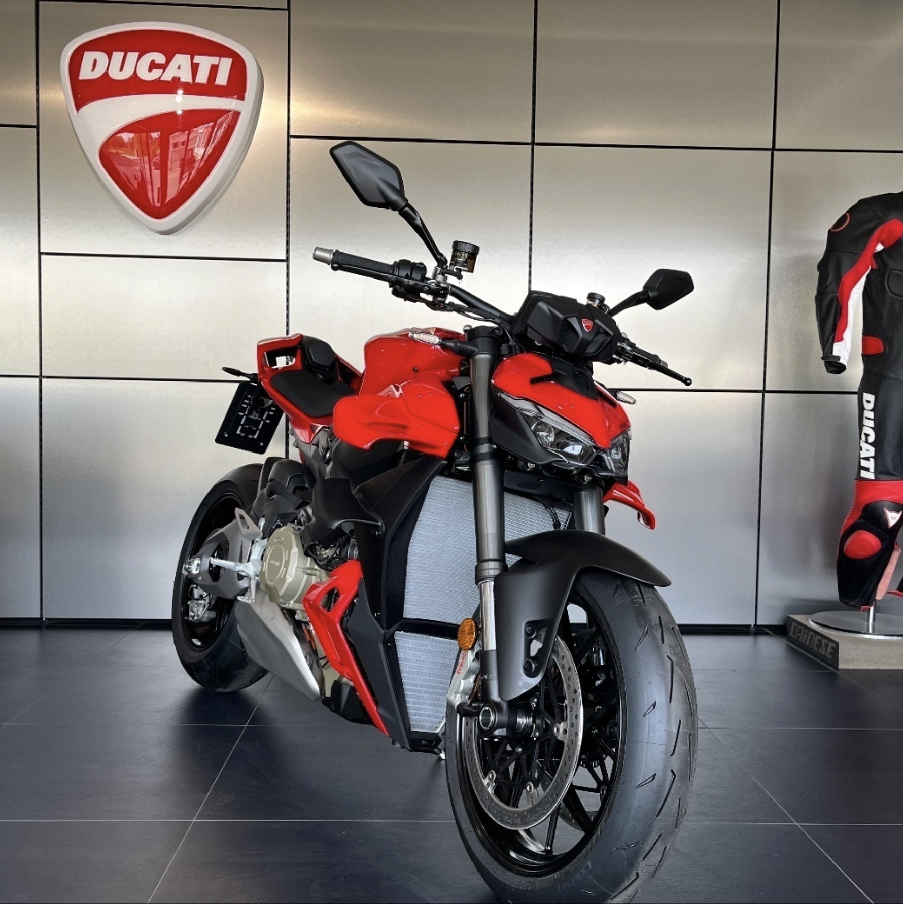 Ducati Streetfighter V4 2025
