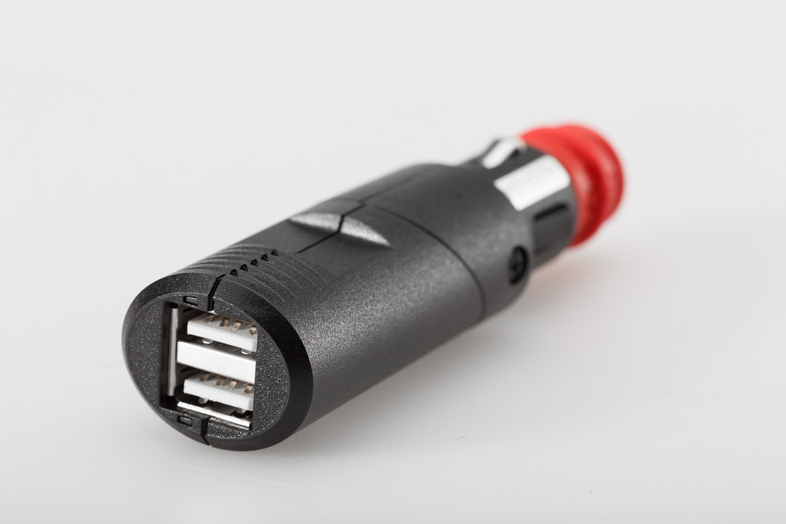 Double USB power port with universal plug – For 12V DIN / cigarette lighter socket. 2×2100 mA.
