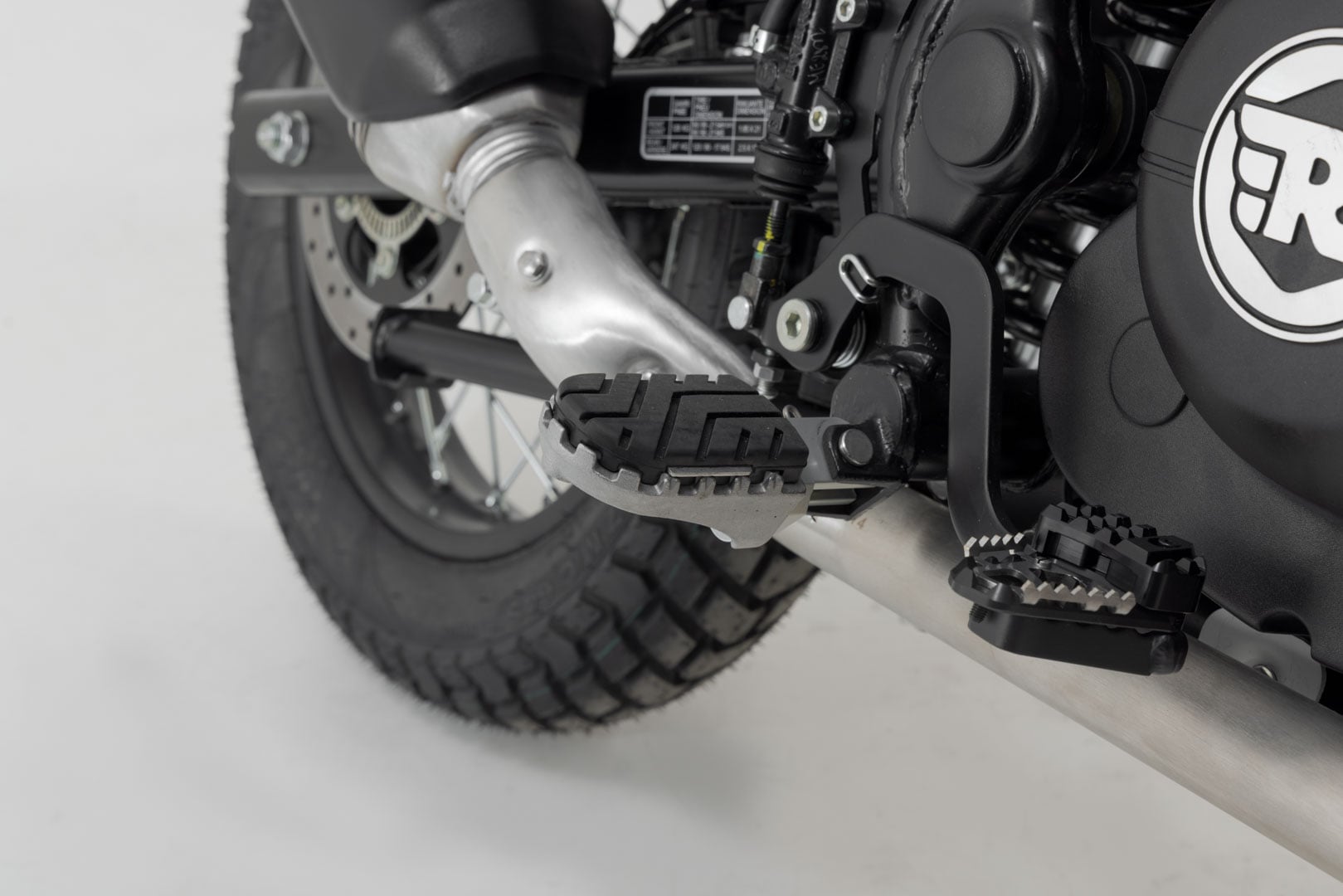 ION footrest kit – BMW R1200/1250, Royal Enfield Himalayan (21-).