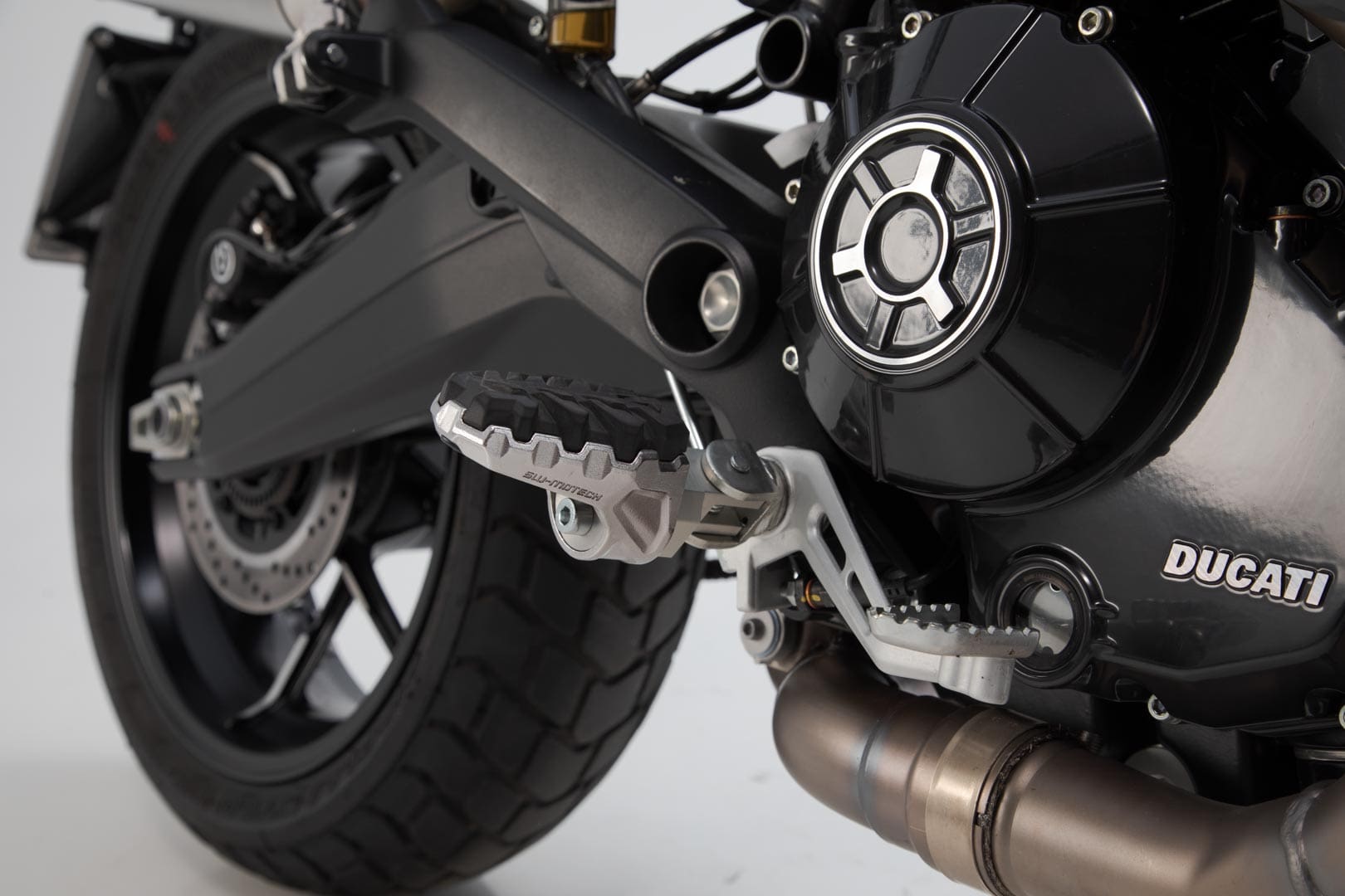 EVO footrest kit – Ducati models / Benelli TRK 502 X (18-).