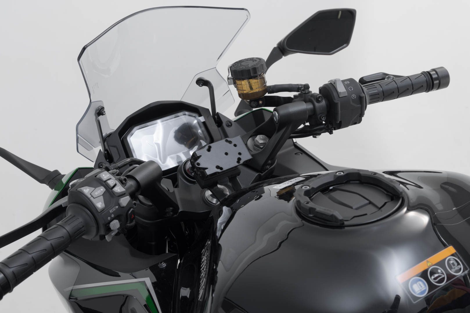 GPS mount for handlebar – Black. Kawasaki Z1000SX, Ninja 1000SX,1100SX/SE.