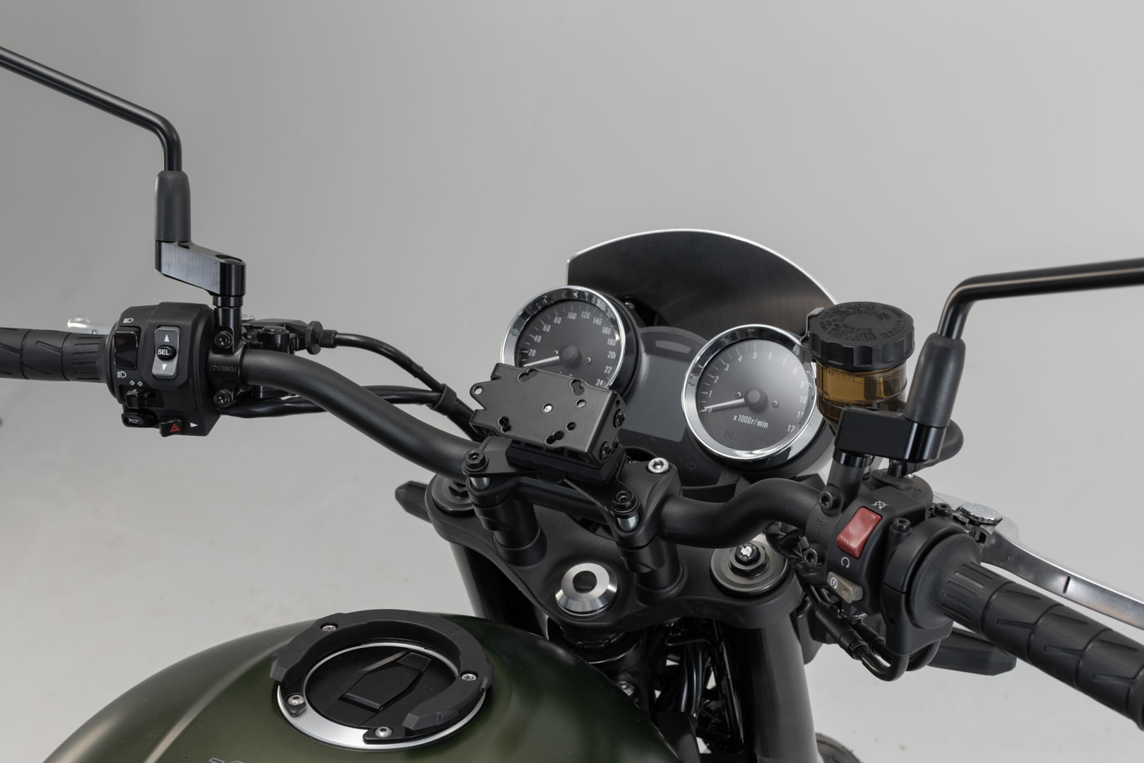 GPS mount for cockpit – Black. Kawasaki Z900RS/ Cafe / SE (17-).