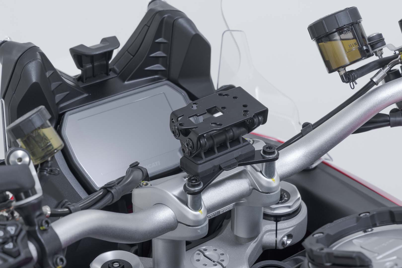 GPS mount on the handlebar – Black. Ducati Multistrada V4 (20-), V2 (24-).