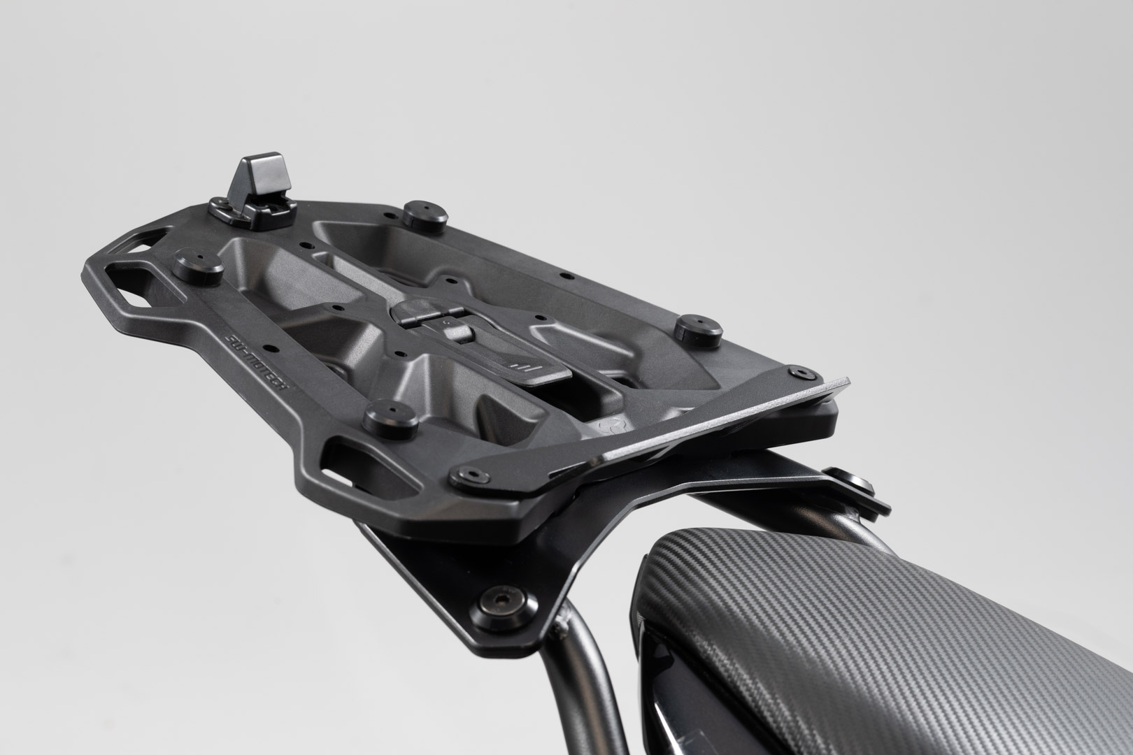Adapter plate for STREET-RACK – For Givi/Kappa with Monolock. Black.