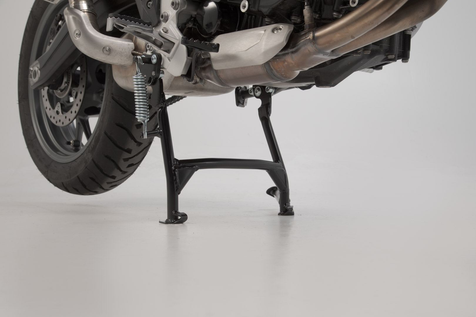 Centerstand – Black. BMW F 750/800 GS with BMW lowering.