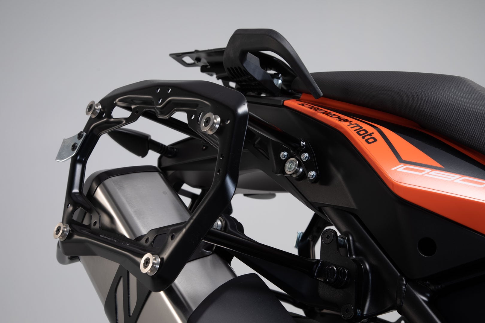 PRO side carrier – Black. KTM 1050/1090/1190 Adv,1290 SAdv.
