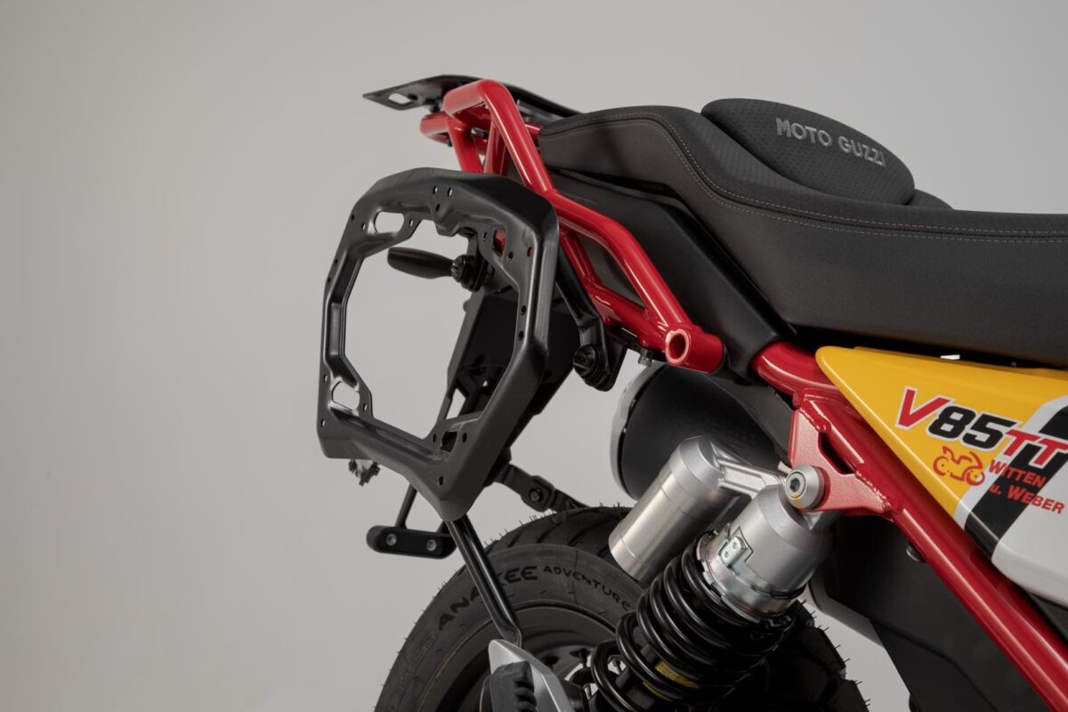 PRO side carrier – Black. Moto Guzzi V85 TT (19-23).