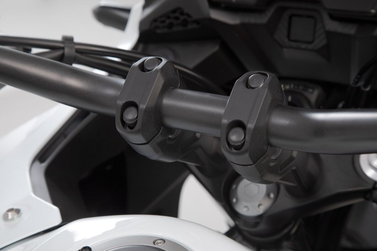 Bar riser for Ø 28 mm handlebar – H=20 mm. Black.