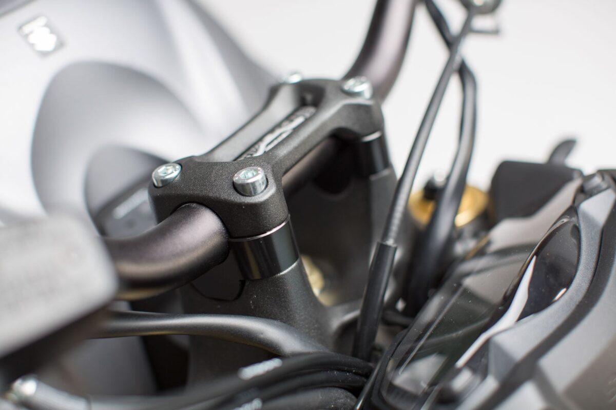 Bar riser – H=20 mm. Black. Suzuki GSX-S 1000/ F/ SK (15-).