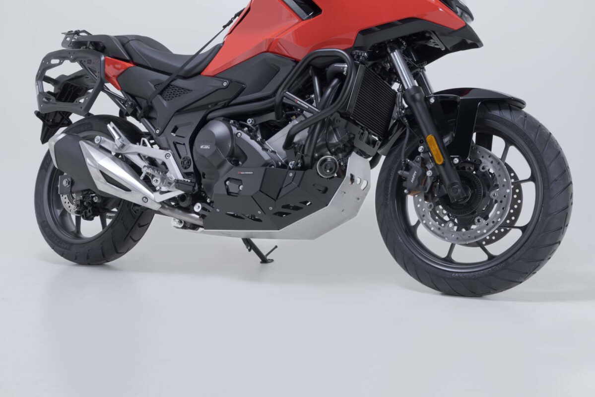 Engine guard – Black/Silver. Honda NC700 / NC750 with DCT.