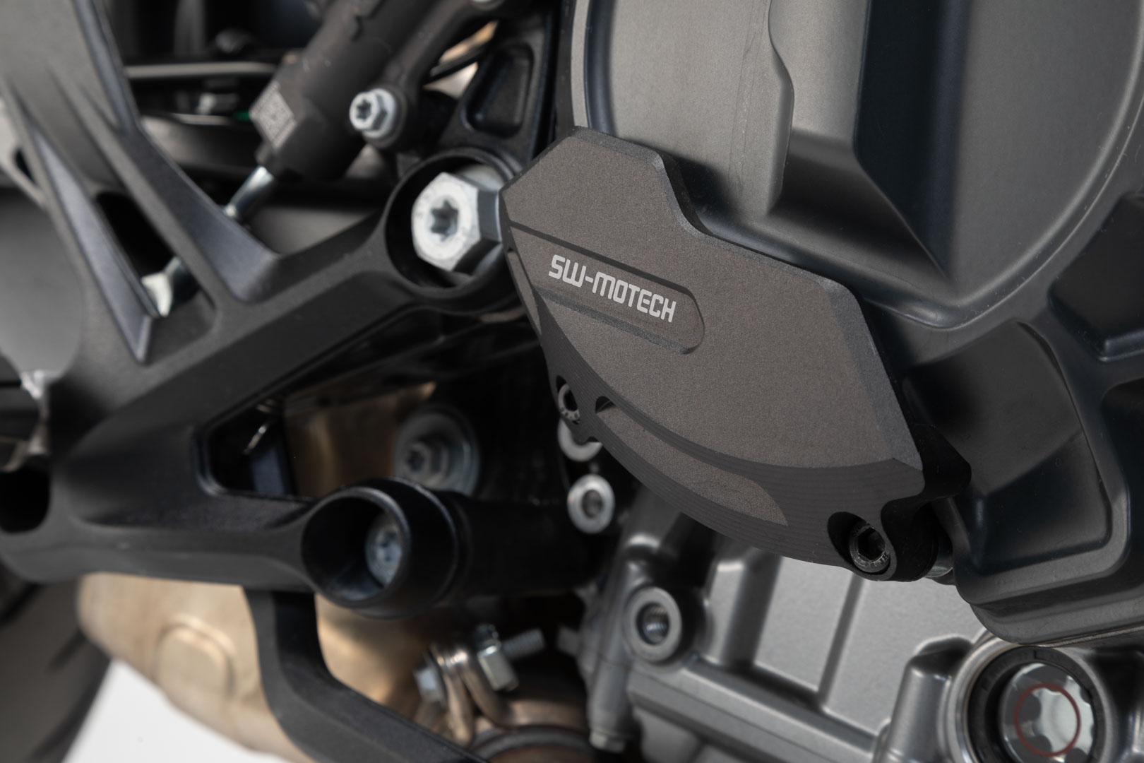 Engine case protector – 790 Duke/ 890 Duke R/ 890 SM T, Svartpilen 801.