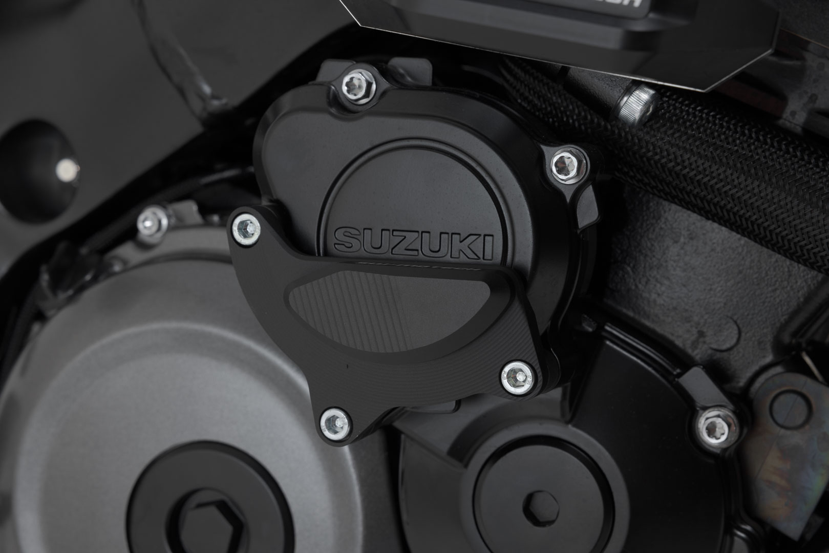Engine case protector – Black. Suzuki GSX-S 1000/GSX-S 950 (21-).