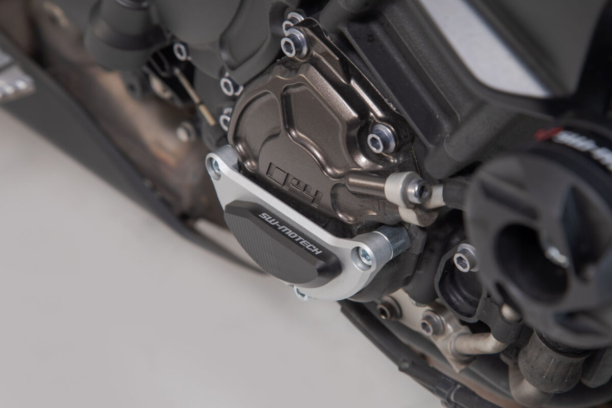 Engine Case Protector – Black/silver. Yamaha MT-10 / SP (16-).