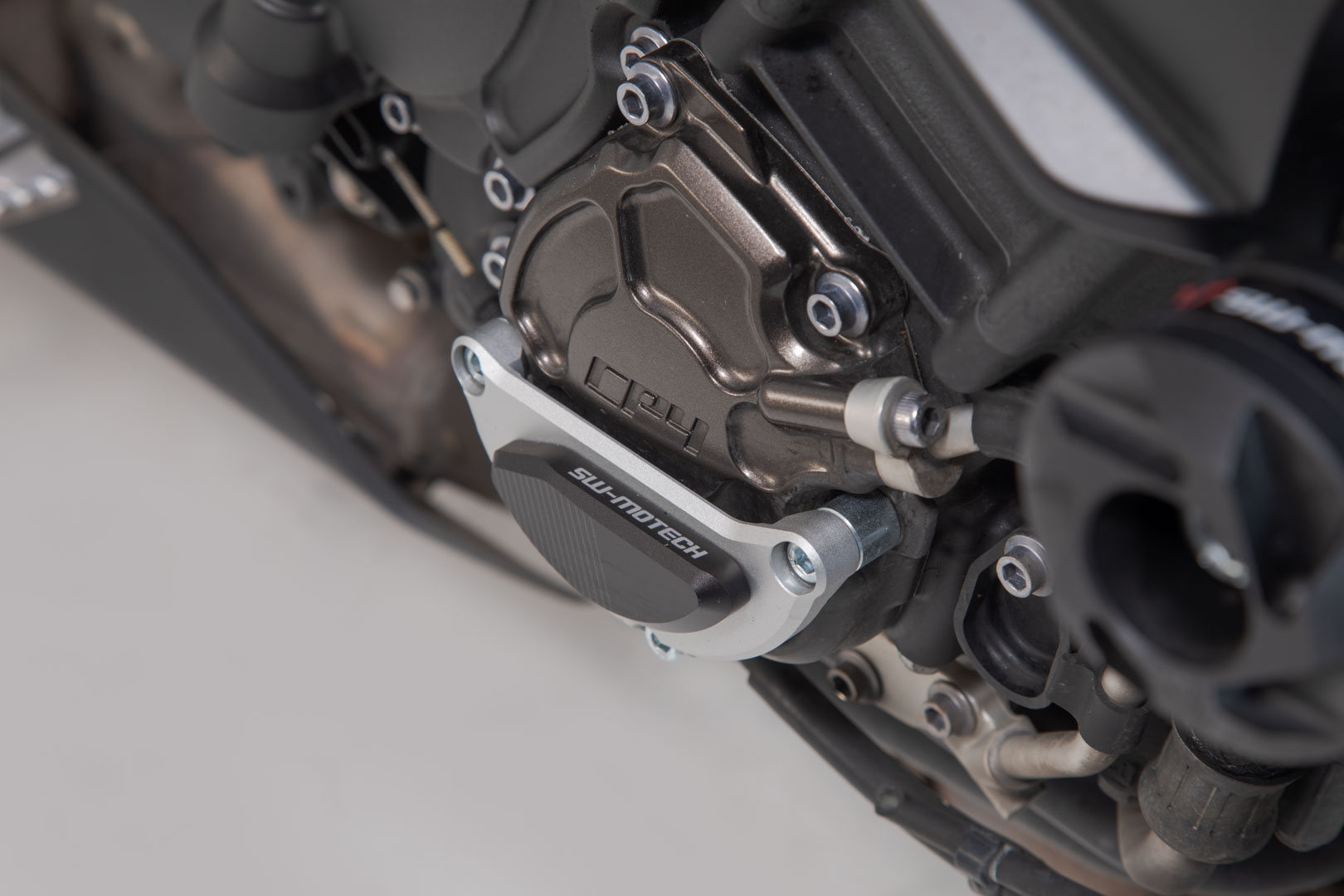 Engine Case Protector – Black/silver. Yamaha MT-10 / SP (16-).