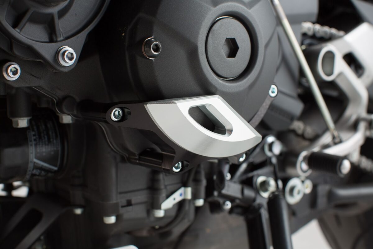 Engine case protector – Black/silver. MT09/Tracer, Tracer900/GT, XSR900.