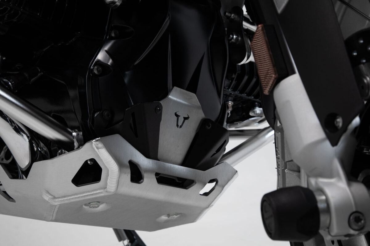 Extension for engine guard – Black/silver. BMW R1200 (12-18), R1250 (18-).