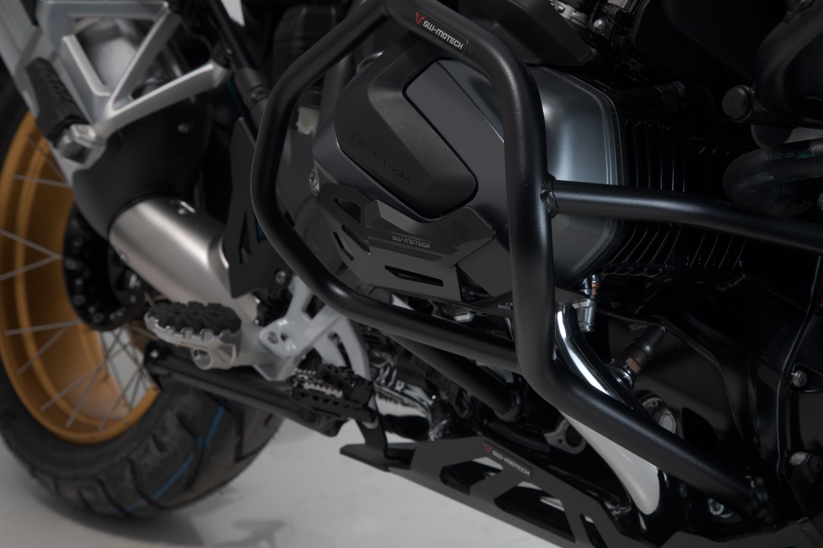 Cylinder guard – Black. BMW R 1250 GS (18-), R 1250 R (18-).