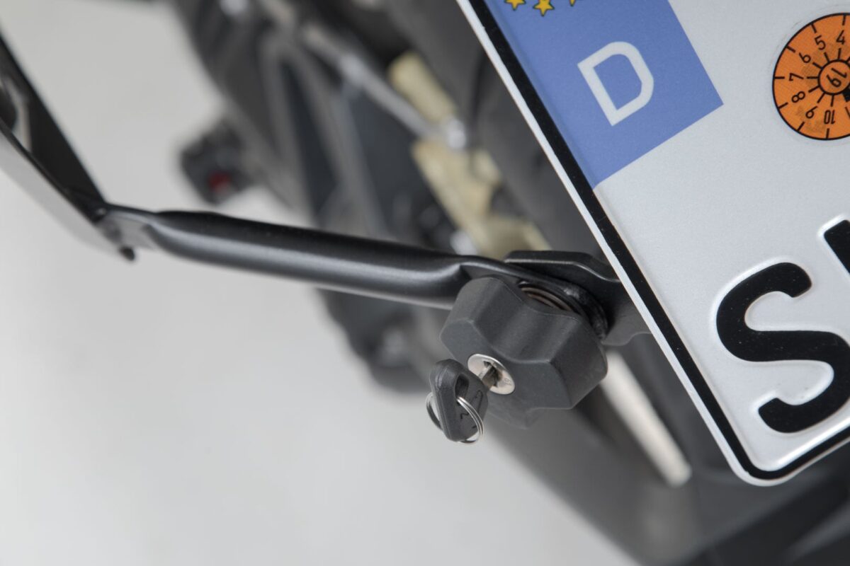 Anti-theft protection for PRO carrier – QUICK-LOCK function. 2 matching locks, 2 keys.