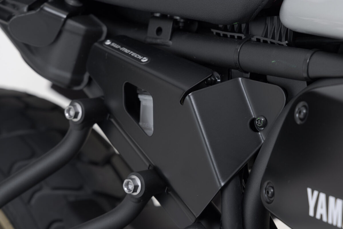 Brake fluid reservoir guard set – Black. Yamaha XSR700 (15-) / XT (19-) L+R.