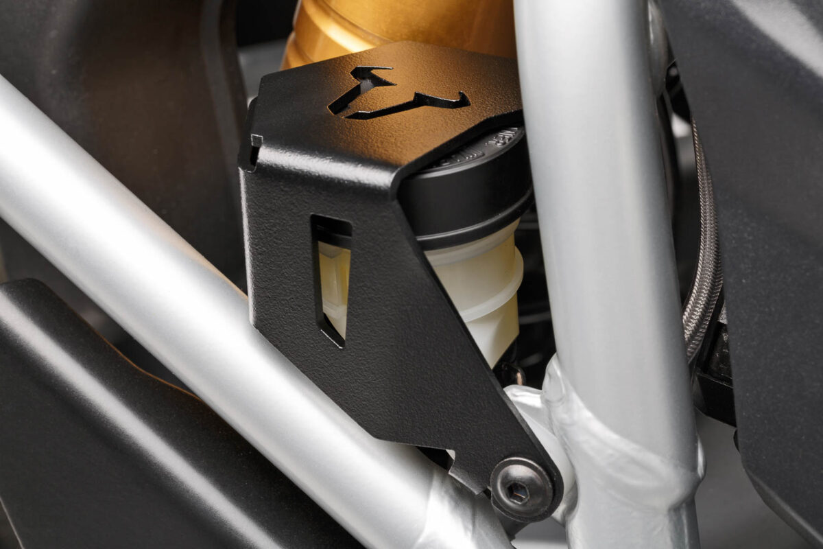 Brake fluid reservoir guard – Black. BMW R1200GS, R1250GS.