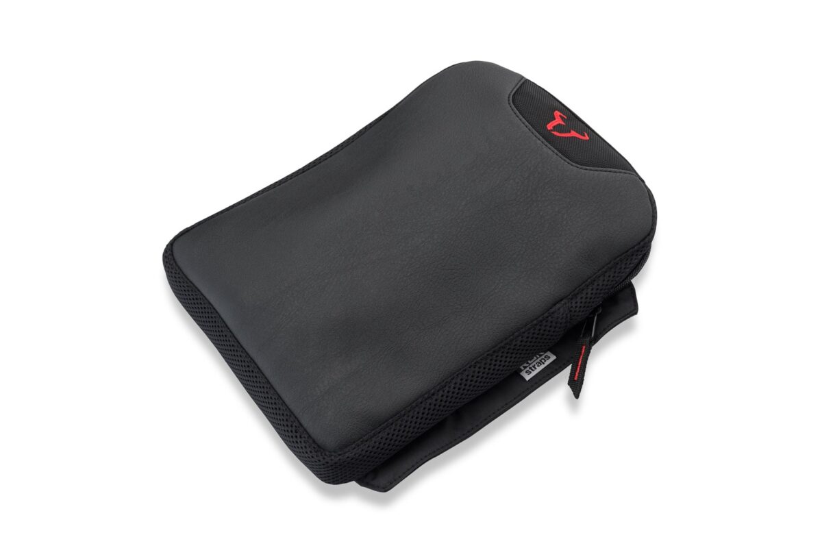 TRAVELLER PILLION cushion – Black. 22 x 30 cm. With polyurethane air cushion.