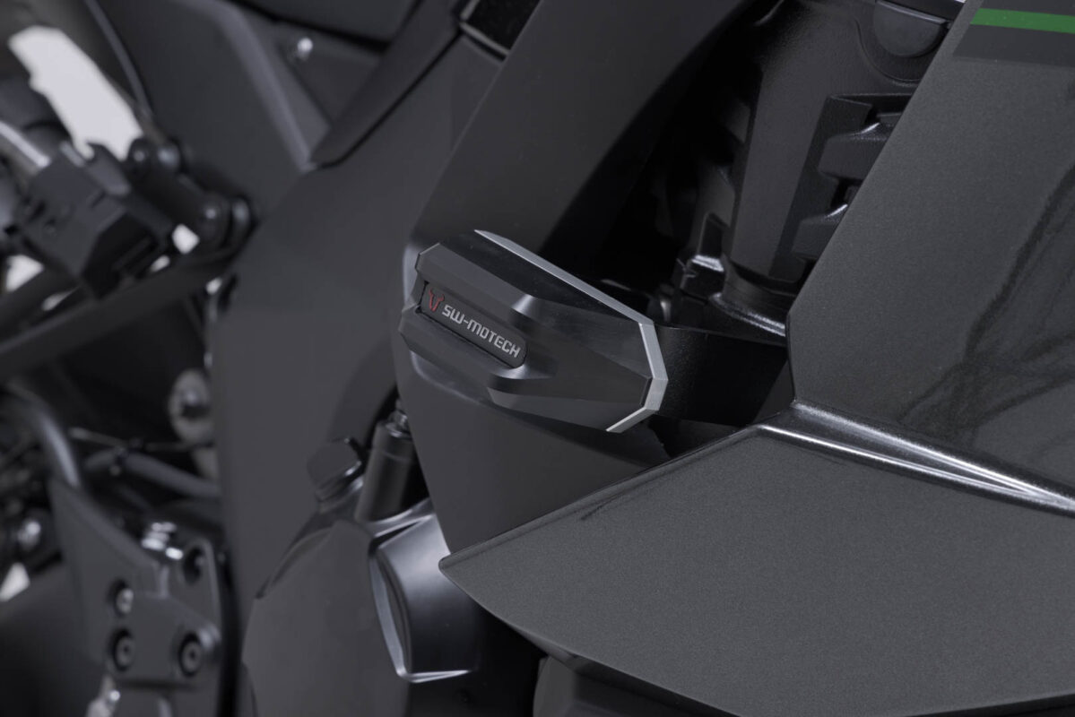 Frame slider kit – Black. Kawasaki Ninja 1000SX, 1100 SX/SE.