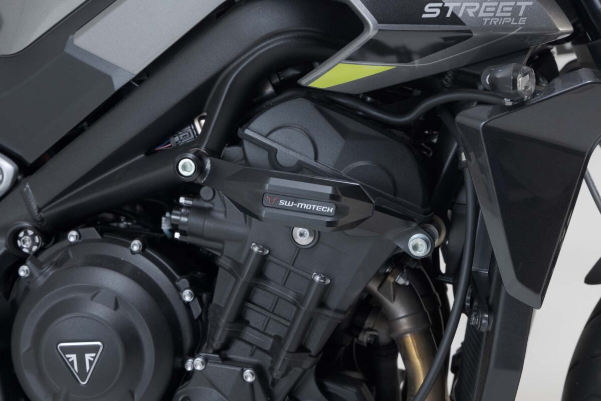 Frame slider kit – Black. Triumph Street Triple (12-) / Rx (15-).
