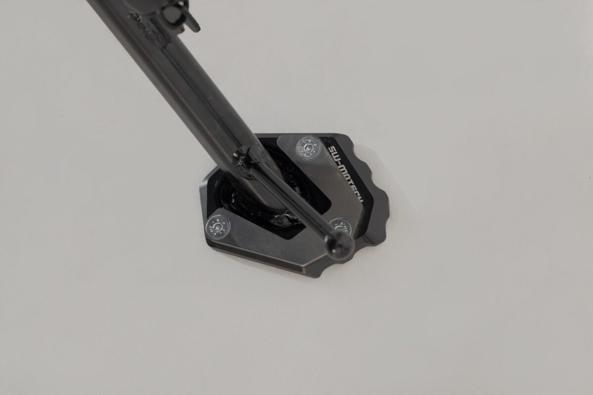 Extension for side stand foot – Black/Silver. Honda models.