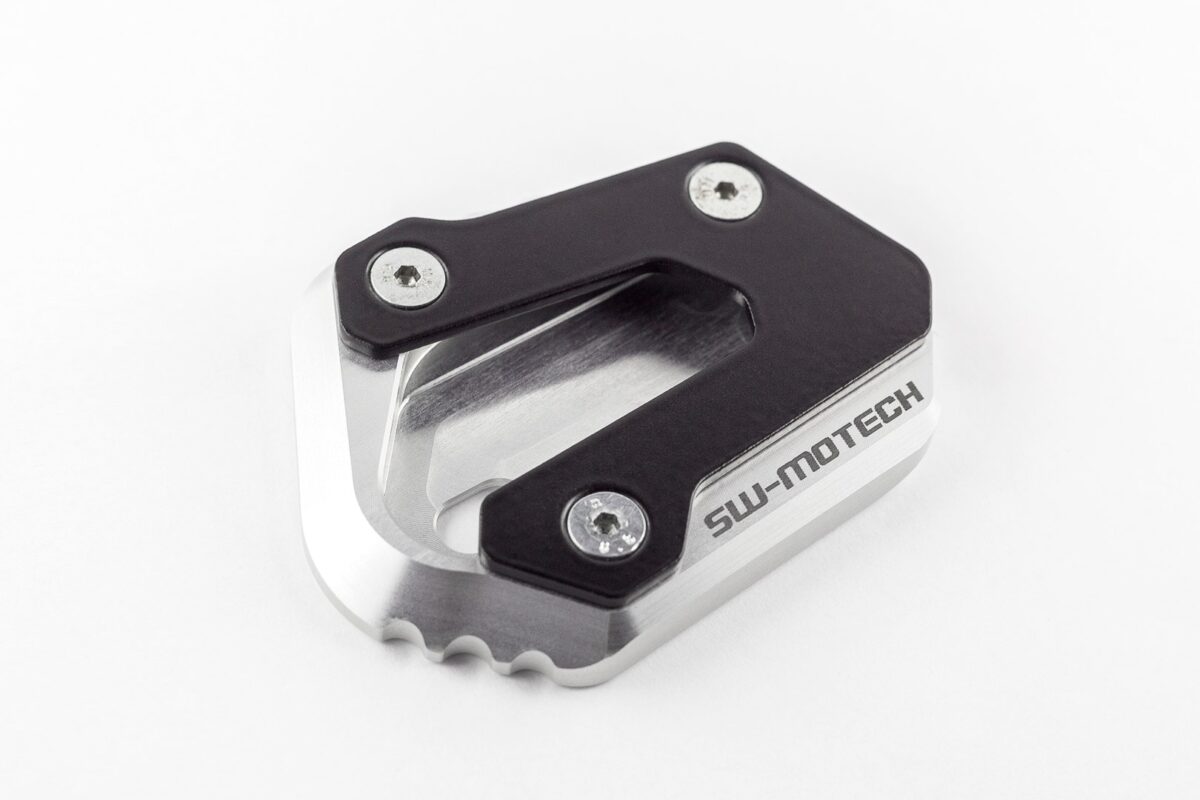 Extension for side stand foot – Black/Silver. Suzuki DL 650 (04-) / XT (11-).