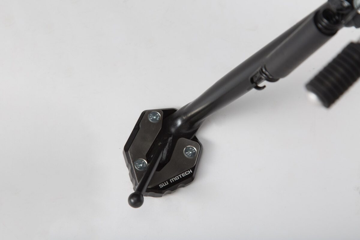 Extension for side stand foot – Black/Silver. Yamaha MT-09 Tracer, XSR900/Abarth.