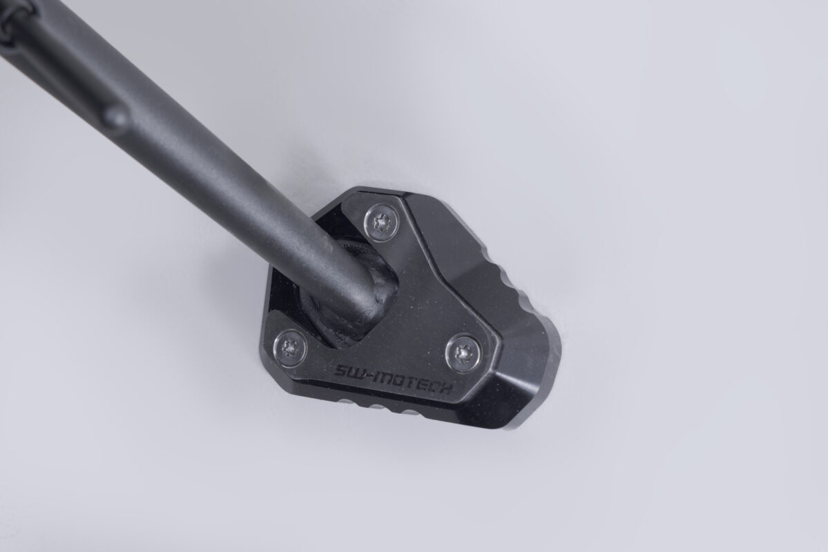 Extension for side stand foot – Black/Silver. Versys 1000 (14-) / 1100 (24-).