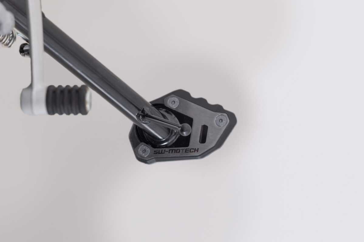 Extension for side stand foot – Black/Silver. Triumph Speed 400/Scrambler 400X.