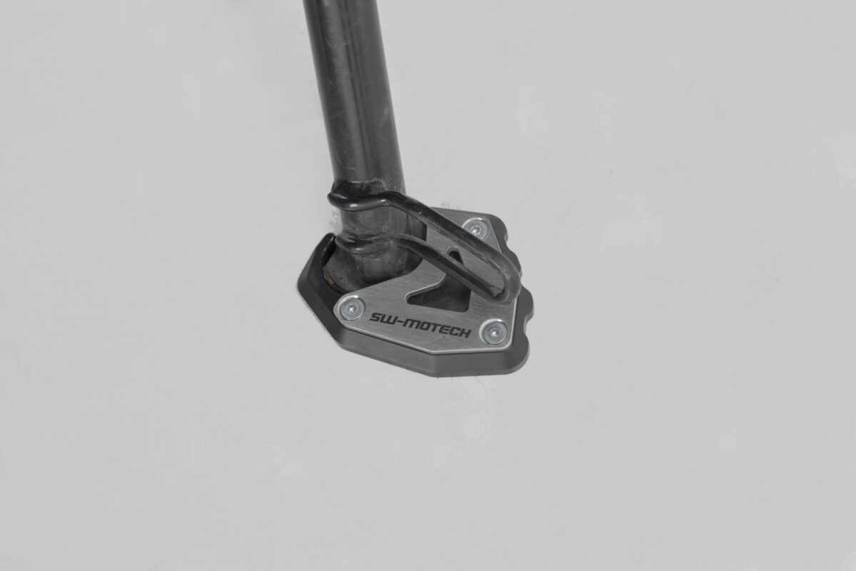 Extension for side stand foot – Black/Silver. Triumph Trident 660 (21-24).