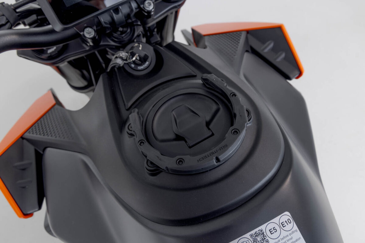 PRO tank ring – Black. KTM 990 Duke (23-).